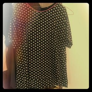 2/$20⭐ UNIQLO flower pattern top (Navy + Black)